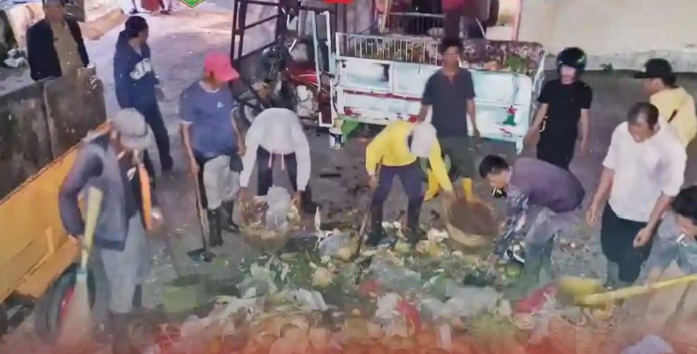 Suasana goro malam dikawasan pasar pusat.